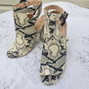 Western Boho-|‎ Be Better Buckle Bootie - Snake Skin Size 8.5
